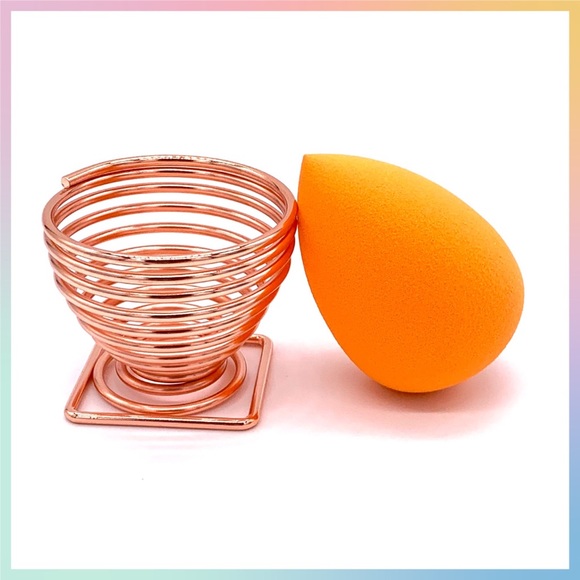 Other - ✨3x $15✨ Blending Sponge & Dry Holder Stand